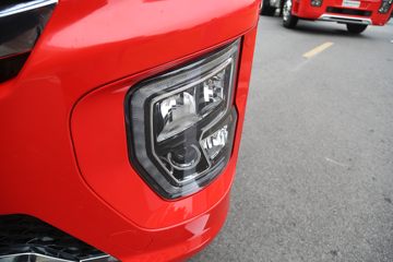 �������� ��ʨH6 590���� 6X4 LNG�Զ���ǣ����(CQ4257SZ384S)ͼƬ