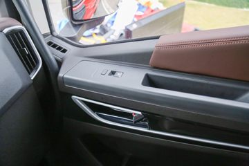 �������� ��ʨH6 590���� 6X4 LNG�Զ���ǣ����(CQ4257SZ384S)ͼƬ