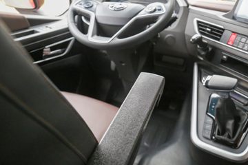 �������� ��ʨH6 590���� 6X4 LNG�Զ���ǣ����(CQ4257SZ384S)ͼƬ