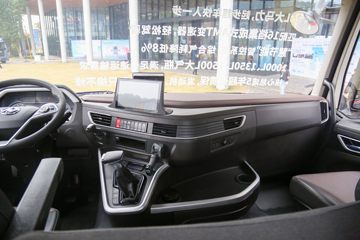 �������� ��ʨH6 590���� 6X4 LNG�Զ���ǣ����(CQ4257SZ384S)ͼƬ