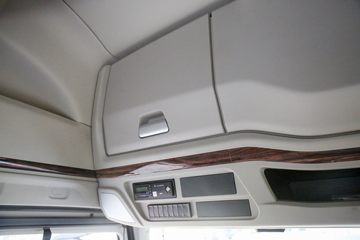 �������� ��ʨH6 590���� 6X4 LNG�Զ���ǣ����(CQ4257SZ384S)ͼƬ