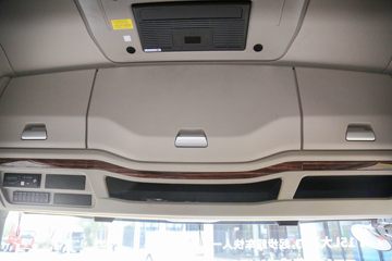 �������� ��ʨH6 590���� 6X4 LNG�Զ���ǣ����(CQ4257SZ384S)ͼƬ