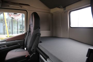 �������� ��ʨH6 590���� 6X4 LNG�Զ���ǣ����(CQ4257SZ384S)ͼƬ