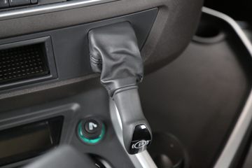 �������� ��ʨH6 590���� 6X4 LNG�Զ���ǣ����(CQ4257SZ384S)ͼƬ