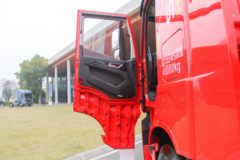 上汽红岩 杰狮H6 590马力 6X4 LNG自动档牵引车(CQ4257SZ384S)