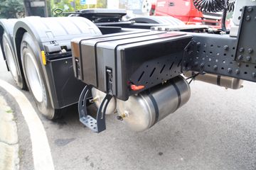 �������� ��ʨH6 590���� 6X4 LNG�Զ���ǣ����(CQ4257SZ384S)ͼƬ