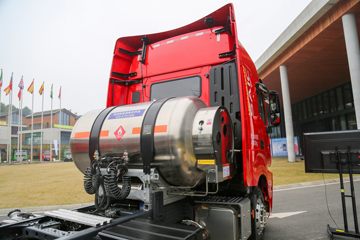 �������� ��ʨH6 590���� 6X4 LNG�Զ���ǣ����(CQ4257SZ384S)ͼƬ