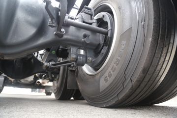 �������� ��ʨH6 590���� 6X4 LNG�Զ���ǣ����(CQ4257SZ384S)ͼƬ