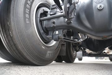 �������� ��ʨH6 590���� 6X4 LNG�Զ���ǣ����(CQ4257SZ384S)ͼƬ