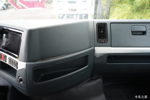 乘龙H5 320马力 4X2 9.7米自动档厢式载货车直降2万!