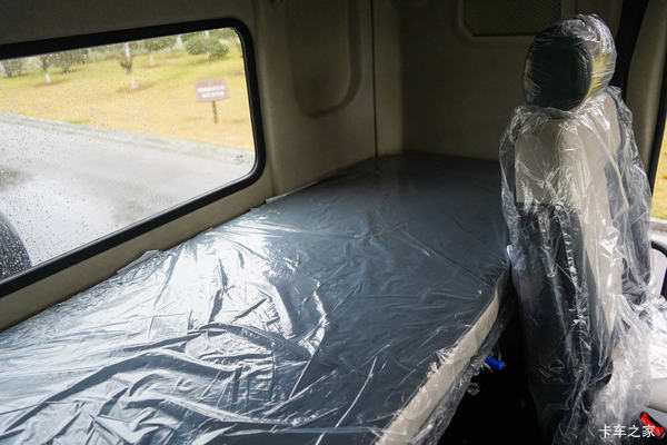 乘龙H5 270马力 4X2 9.7米厢式载货车直降2万!!!