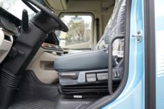 东风柳汽 乘龙H5V 290马力 4X2 9.8米AMT自动档厢式载货车(LZ5180XXYH5AC2) 东风柳汽 乘龙H5V 290马力 4X2 9.8米AMT自动档厢式载货车(LZ5180XXYH5AC2)