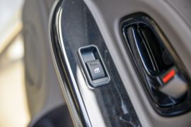 E路福 电动封闭厢货驾驶室图片