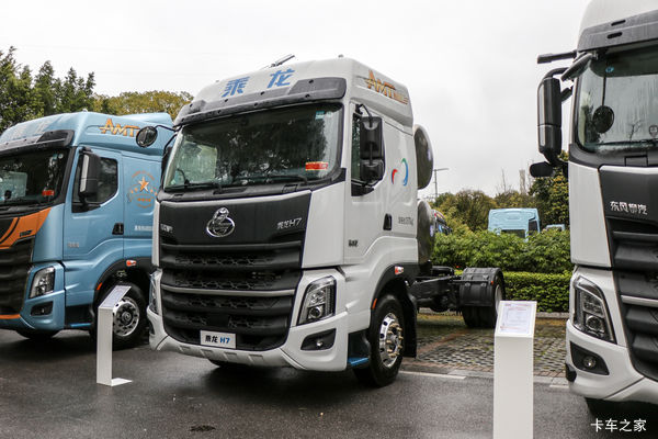 东风柳汽 乘龙H7 陆航版 580马力 4X2 LNG自动档牵引车(LZ4180H7AM1)