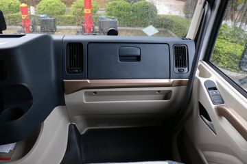 �������� ����H7 ½���� 580���� 4X2 LNG�Զ���ǣ����(LZ4180H7AM1)ͼƬ