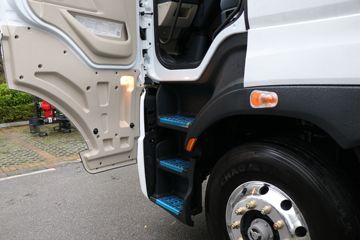 �������� ����H7 ½���� 580���� 4X2 LNG�Զ���ǣ����(LZ4180H7AM1)ͼƬ