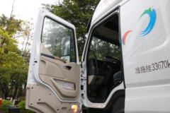 东风柳汽 乘龙H7 陆航版 580马力 4X2 LNG自动档牵引车(LZ4180H7AM1)