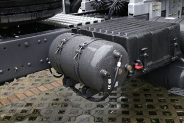 �������� ����H7 ½���� 580���� 4X2 LNG�Զ���ǣ����(LZ4180H7AM1)ͼƬ