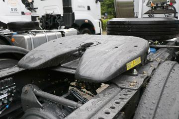 �������� ����H7 ½���� 580���� 4X2 LNG�Զ���ǣ����(LZ4180H7AM1)ͼƬ