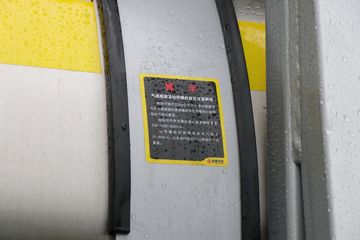 �������� ����H7 ½���� 580���� 4X2 LNG�Զ���ǣ����(LZ4180H7AM1)ͼƬ