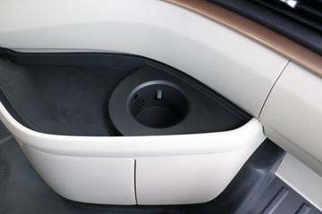 �������� ����HK 580���� 6X4 LNG�Զ���ǣ����(LZ4250H5DM3)ͼƬ