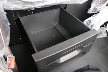 �������� ����HK 580���� 6X4 LNG�Զ���ǣ����(LZ4250H5DM3)ͼƬ