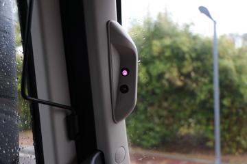 �������� ����HK 580���� 6X4 LNG�Զ���ǣ����(LZ4250H5DM3)ͼƬ