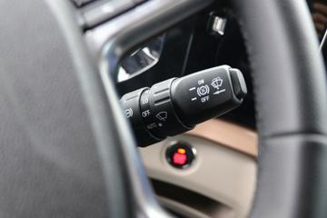 �������� ����HK 580���� 6X4 LNG�Զ���ǣ����(LZ4250H5DM3)ͼƬ