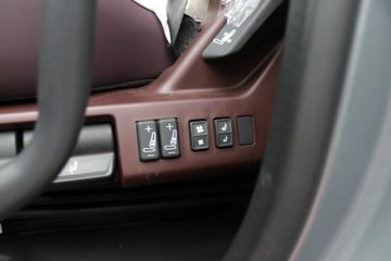 �������� ����HK 580���� 6X4 LNG�Զ���ǣ����(LZ4250H5DM3)ͼƬ