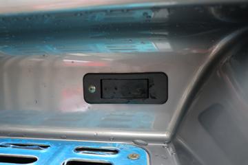 �������� ����HK 580���� 6X4 LNG�Զ���ǣ����(LZ4250H5DM3)ͼƬ