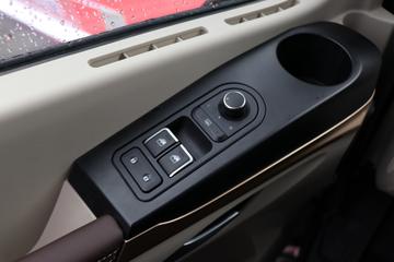 �������� ����HK 580���� 6X4 LNG�Զ���ǣ����(LZ4250H5DM3)ͼƬ