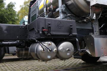 �������� ����HK 580���� 6X4 LNG�Զ���ǣ����(LZ4250H5DM3)ͼƬ