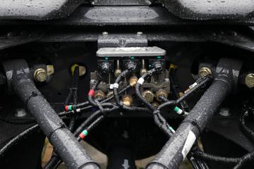 �������� ����HK 580���� 6X4 LNG�Զ���ǣ����(LZ4250H5DM3)ͼƬ