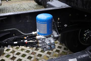 �������� ����HK 580���� 6X4 LNG�Զ���ǣ����(LZ4250H5DM3)ͼƬ