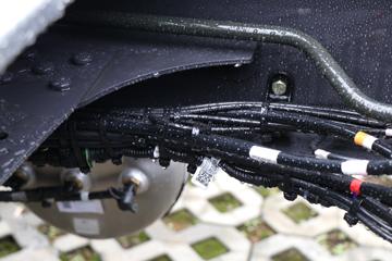 �������� ����HK 580���� 6X4 LNG�Զ���ǣ����(LZ4250H5DM3)ͼƬ