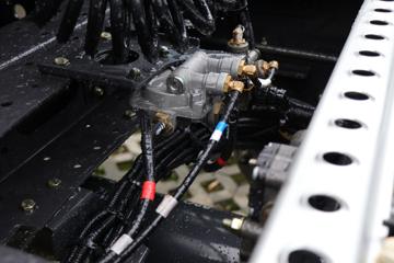 �������� ����HK 580���� 6X4 LNG�Զ���ǣ����(LZ4250H5DM3)ͼƬ