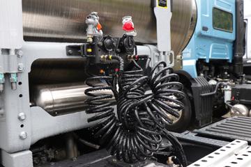 �������� ����HK 580���� 6X4 LNG�Զ���ǣ����(LZ4250H5DM3)ͼƬ