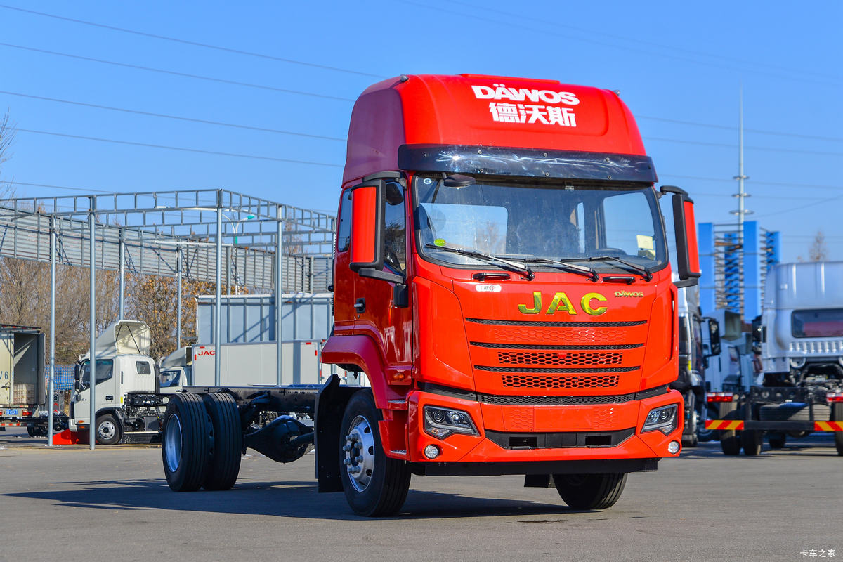 江淮 德沃斯T9 290马力 4X2 7.8米厢式载货车