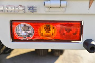 ���� ����M1 �ܶ��� 1.6L 122���� ���� 2.55��˫������΢��(BJ1031V4AV4-61)ͼƬ