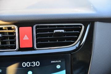 ���� ����M1 �ܶ��� 1.6L 122���� ���� 3.3�׵�����ʽ΢��(BJ5031XXY5JV4-61)ͼƬ