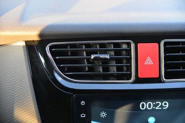 ���� ����M1 �ܶ��� 1.6L 122���� ���� 3.3�׵�����ʽ΢��(BJ5031XXY5JV4-61)ͼƬ