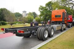 东风柳汽 乘龙HK重卡 560马力 8X4 9.47米AMT自动档仓栅式载货车(LZ5312CCYH7FC1)