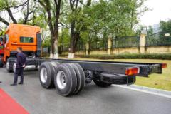 东风柳汽 乘龙HK重卡 560马力 8X4 9.47米AMT自动档仓栅式载货车(LZ5312CCYH7FC1)