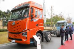 东风柳汽 乘龙HK重卡 560马力 8X4 9.47米AMT自动档仓栅式载货车(LZ5312CCYH7FC1)