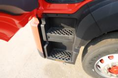 东风 多利卡D9 200马力 4X2 6.8米栏板载货车(EQ1182L9TDG)