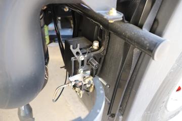 ���� ������D9 200���� 4X2 6.8�������ػ���(EQ1182L9TDG)ͼƬ