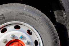东风 多利卡D9 200马力 4X2 6.8米栏板载货车(EQ1182L9TDG)