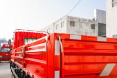 东风 多利卡D9 200马力 4X2 6.8米栏板载货车(EQ1182L9TDG)