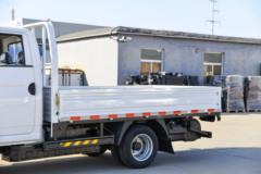 凯马 锐航X1 2.2L 95马力 CNG 双燃料 3米双排栏板轻卡(KMC1040NG318S6)