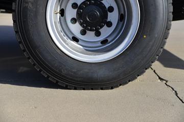 ���� ����HM6 ������ 184���� 4X2 5.33����ж��(����)(KMC3161HA420P6)ͼƬ